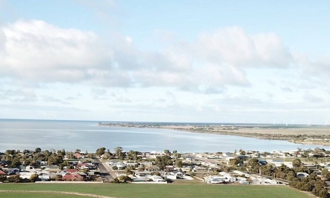 Melville Casa | Seachange @ Coobowie Holiday Home (sleeps 12 guests)