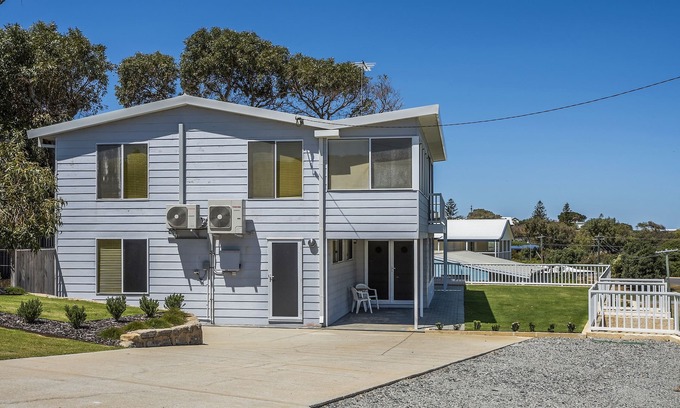 Guilderton Casa | Seaclusion Cottage - Modern renovated beach house