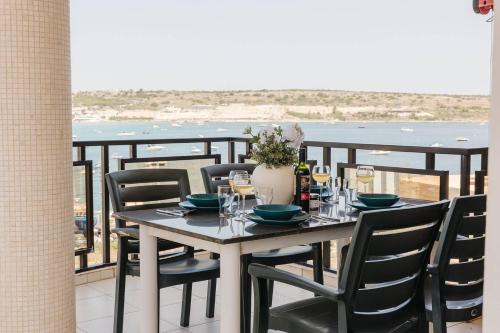 Għadira Apartamento | Seafront Apartment With Panoramic Views 3 Bed