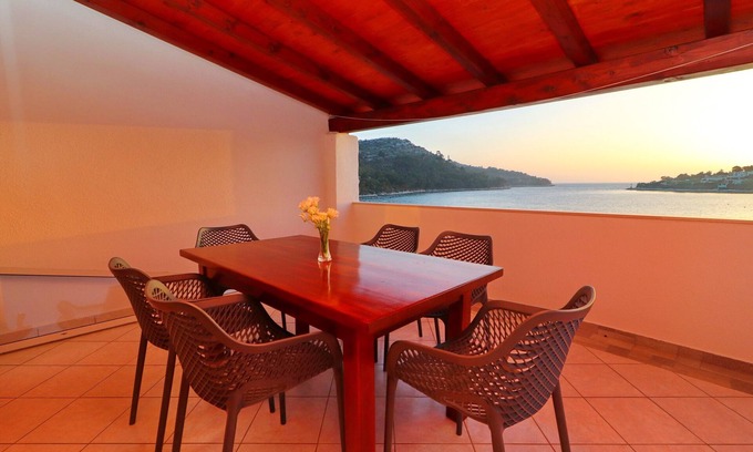Skrivena Luka Apartamento | Seafront Apartments Anthony - Two Bedroom Apartment with Terrace and Sea View