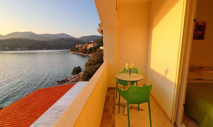 Skrivena Luka Apartamento | Seafront Apartments Anthony