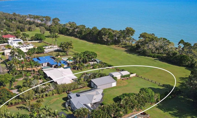 Dundowran Beach Casa | Seagrass - Waterfront, 4 Bedrooms, Wifi