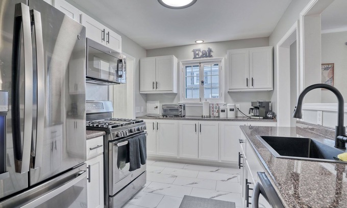 North Greece Casa | Seahorse, Charlotte Beach, Rochester, NY