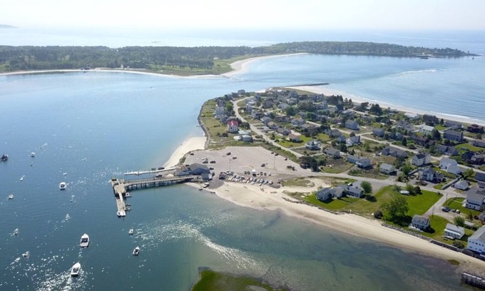 Pine Point Casa | Seas The Day | 3 Minute Walk to Beach | Outdoor Shower | Bayley Vacation Rentals