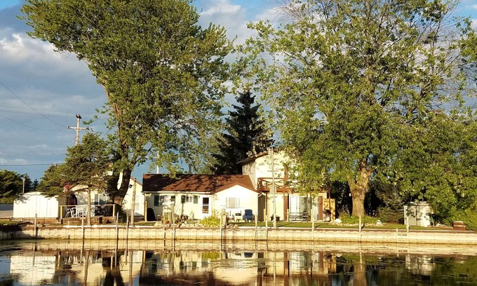 Oscoda Casa | Seas The Day Suite C Family destination on the AuSable River