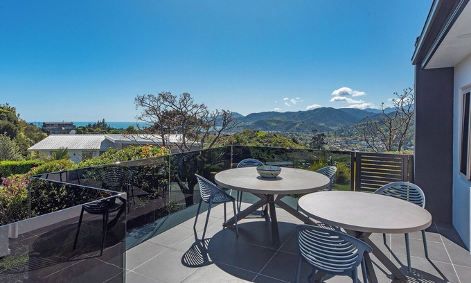 Britannia Heights Casa | Seascape Escape - Experience Elegant Living Surrounded By Breathtaking Views!