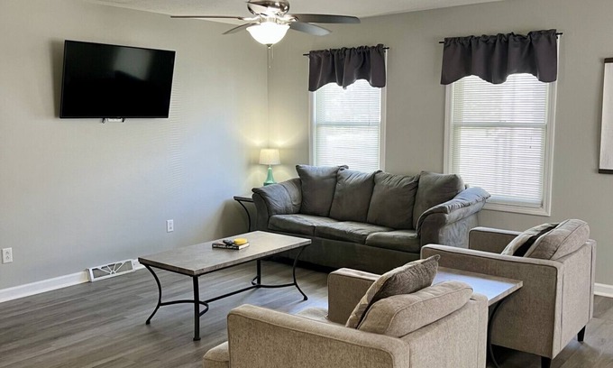 Geneva-on-the-Lake Apartamento | Seascape Townhome #69- Sunset Vacation Rentals