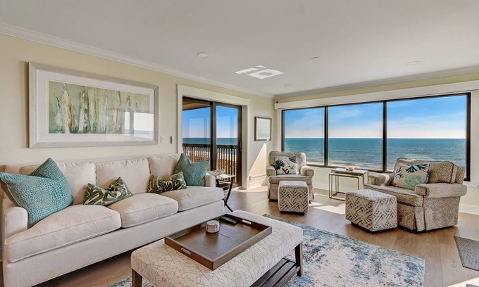 Amelia City Condominio | Seaside Elegance: Oceanfront Sunrise Splendor