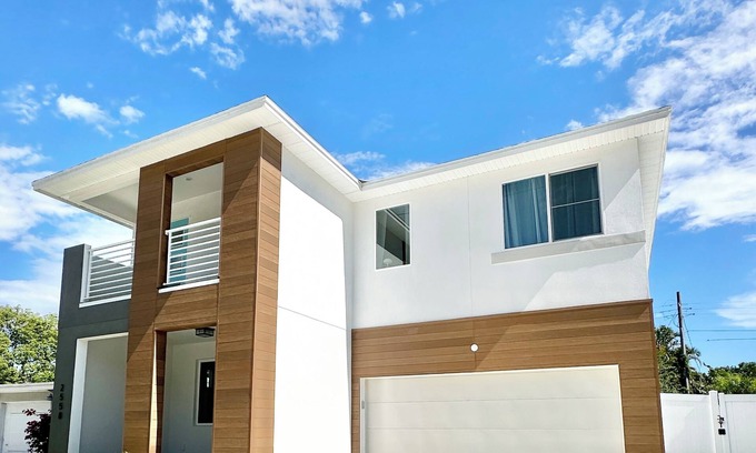 Alta Vista Casa | Seaside Haven 10min to Siesta Keys - 4BR / 2.5BA House