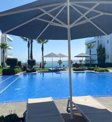 Tamariss Apartamento | Seaside, Infinity Pools, Gym, Games, Wifi