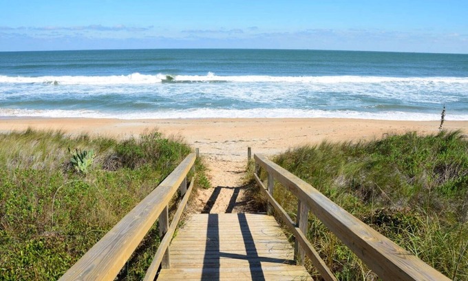 Ponte Vedra Beach Casa | Seaside Paradise: Dive into Luxury with Saltwater Pool, Spa, and Chemical-Free Bliss