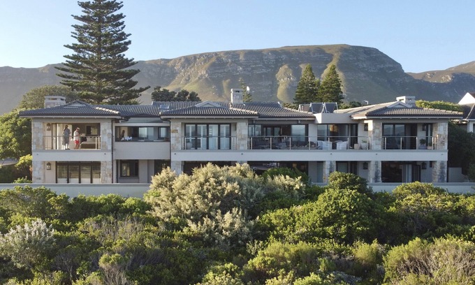 Fernkloof Casa | Seaside Retreat In Hermanus On Cliff path. Equipped with solar inverter system