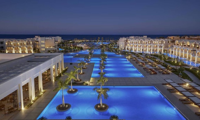 El Quseir Hotel | Seaside Serenity | 3 Poolside Rooms + Spa, Yoga, Tennis & Coral Reef Diving