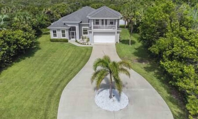 Melbourne Beach Casa | Seaside Serenity -Private Pool w/ Beach Access