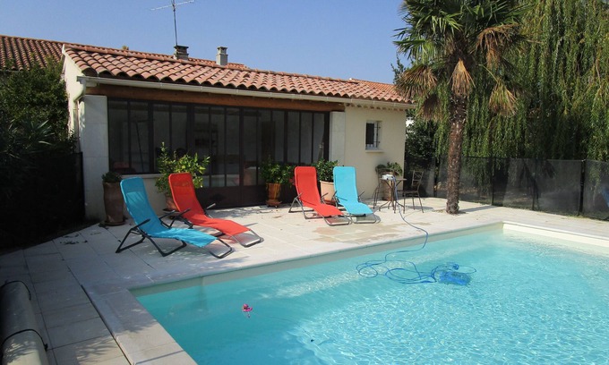 Vedene Casa | Alquiler temporal de una casa con jardín y piscina