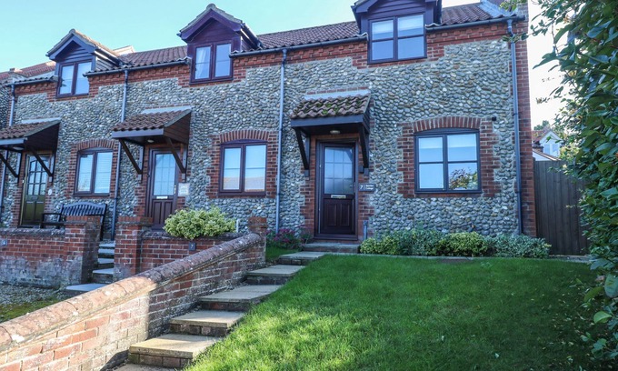 Salthouse Cabaña | SEAVIEW COTTAGE, character holiday cottage in Salthouse, Norfolk