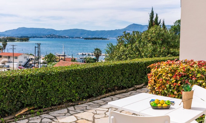 Corfu Town Apartamento | Seaview Luxurious Apartment near Corfu Town - Adults Only By Konnect