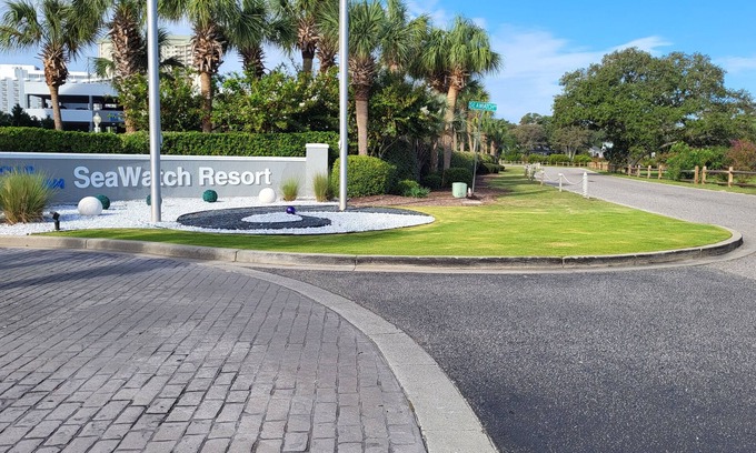 Arcadian Shores Apartamento | Seawatch Resort Family-friendly, 1-bedroom with ocean view and beach access.