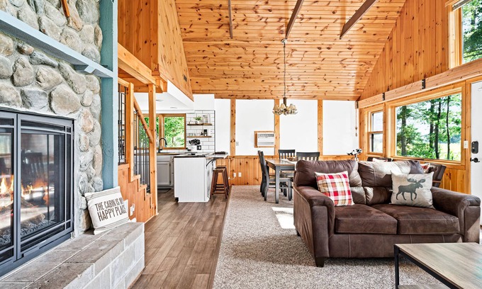 Hayward Casa | Secluded 4-season cabin w/private waterfront, epic game room & mins from trails