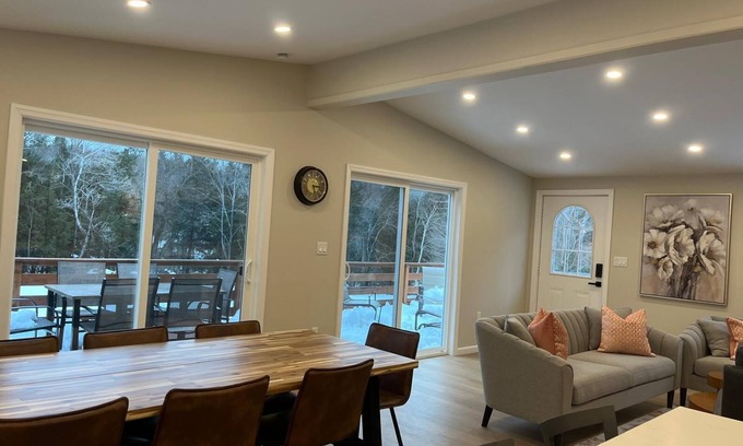 Tannersville Casa | Secluded All new 6 Bedroom Retreat With Game Room & Playground