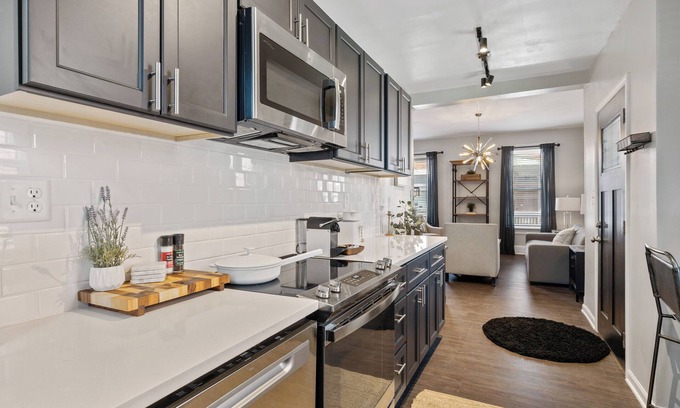 German Village Apartamento | Secluded Backyard ✦ Free Street Parking