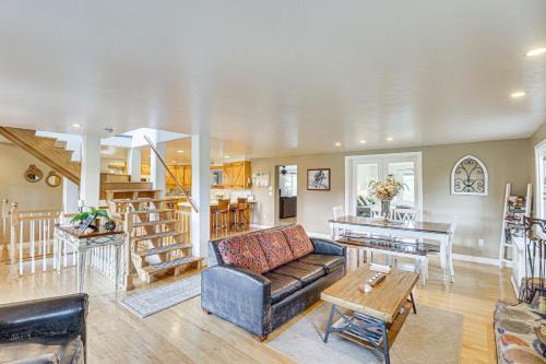 Bigfork Casa | Secluded Bigfork Cabin with Yard and Fire Pit!