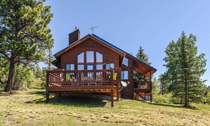 Pagosa Springs Cabina | Cabaña aislada cerca de lagos con un fantástico espacio al aire libre y comodidades modernas.