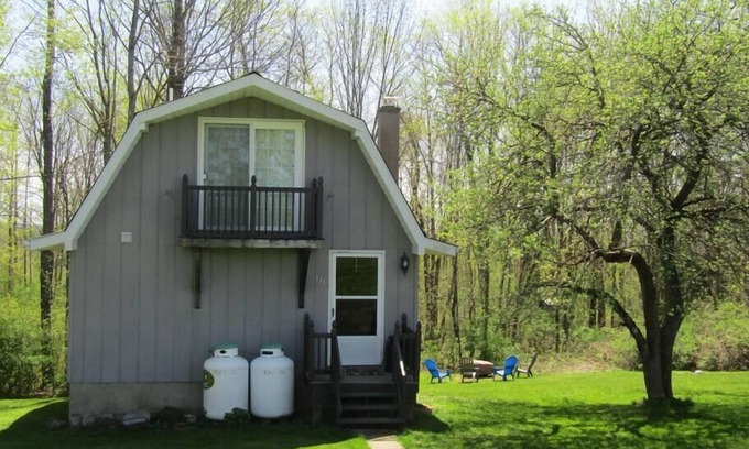 Mainesburg Cabina | Secluded Cabin Retreat – Peace, Privacy & Nature