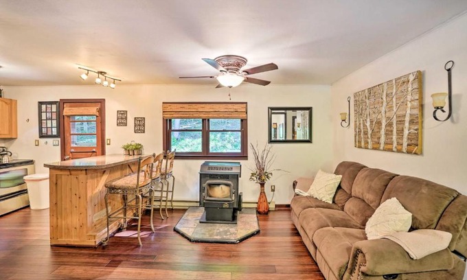 East Durham Casa | Secluded East Durham Cabin Retreat with Deck!