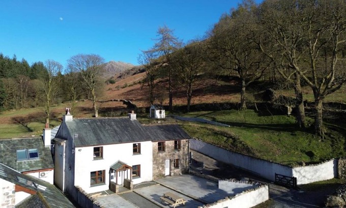 Holmrook Otro | Secluded Eskdale Farmhouse for 10