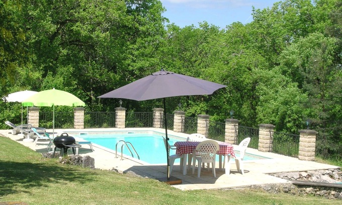 Paussac-et-Saint-Vivien Cabaña | Cabaña aislada con piscina privada en un entorno pintoresco