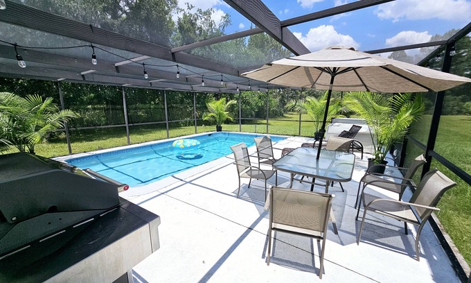 Crystal River Casa | Secluded Grotto with pool and hot tub! — Only 20 minutes from the beach! Pets ok