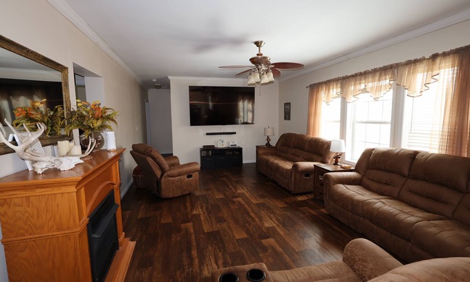 Logan Casa | Secluded Hocking Hills Farm Cabin w/ Hot Tub & Trails – Near Old Man’s Cave