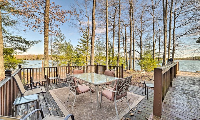 Hawks Cabaña | Secluded Lost Lake Cottage w/ Spacious Loft!