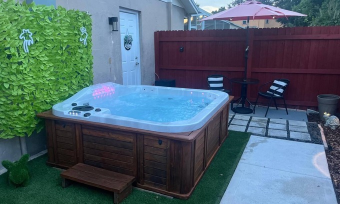 Citrus Park Casa | Secluded Lovers’ Escape – Cozy Apartment with Jacuzzi Under the Stars"