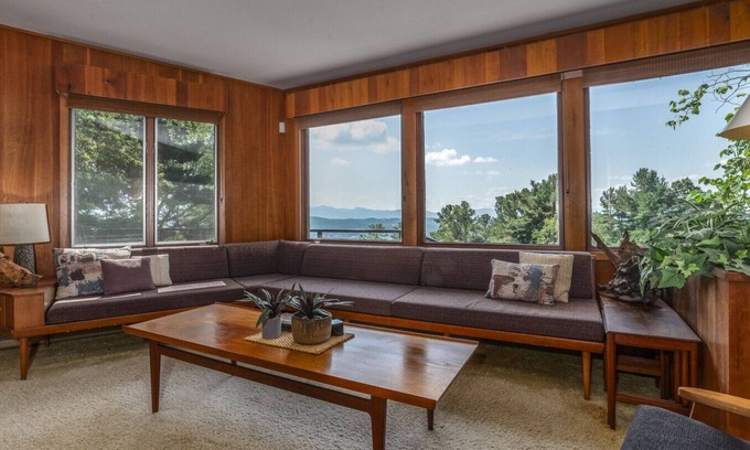 Lexington Casa | Secluded Mid-Century Retreat w/ mtn views, near WLU, VMI