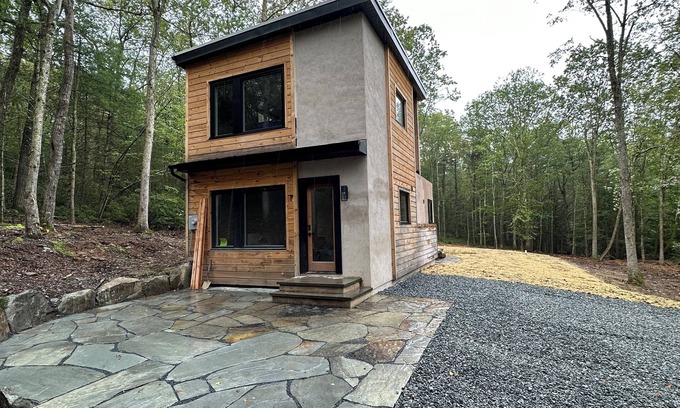 Eldred Cabina | Secluded modern cabin with hot tub
