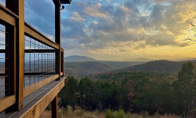 Hasty Cabina | Secluded mountaintop cabin, 40 acres, views of Buffalo River below & wildlife