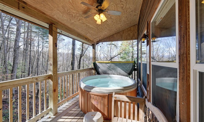 Bryson City Cabina | ¡NUEVO! Cabaña aislada 'Gone Hunting' con bañera caliente