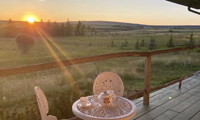 Alberta Casa | Secluded Peaceful Guesthouse ~ Spectacular Dark Sky