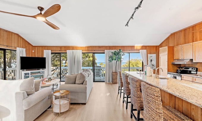 Saint Helena Island Casa | Secluded Shoreline Retreat