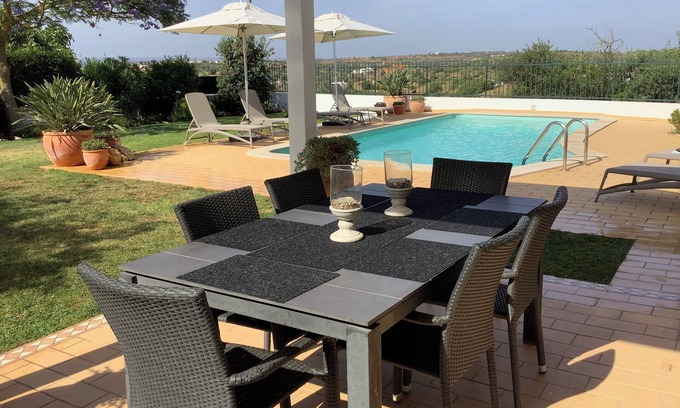 Ferragudo Villa | Villa aislada de 2 dormitorios y 2 baños con piscina privada y amplio jardín privado