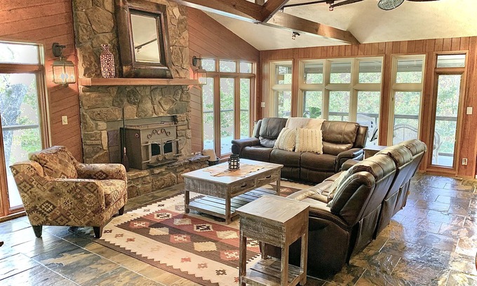 Eureka Springs Casa | Secluded Waterfront Lakehouse!- Gourmet kitchen, private swim dock, fire pit!