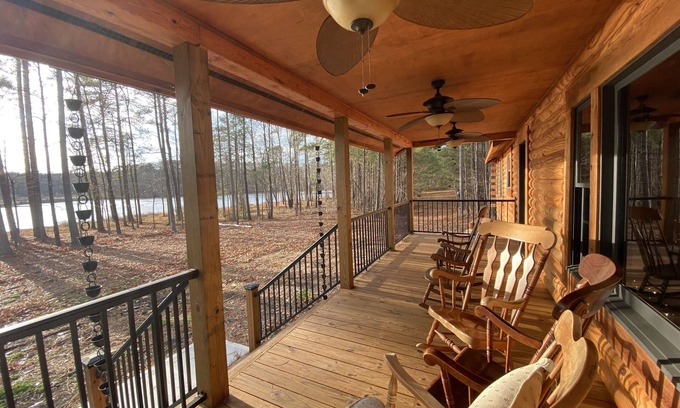 Henderson Cabina | Secluded Waterfront Cabin Retreat