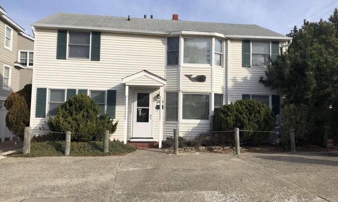 Beach Haven Gardens Apartamento | Second Floor Condo Just Steps to the Beach!