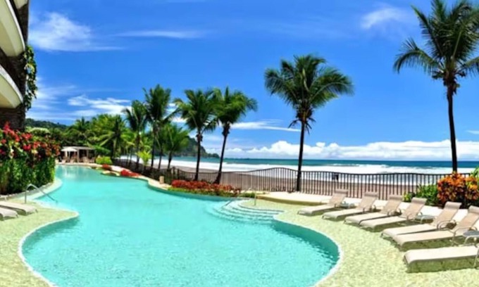 Jacó Apartamento | SecretJaco - Luxury Beach Front Penthouse with Pool & Jacuzzi