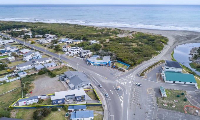 Himatangi Beach Casa | See and hear the surf from this pet friendly property