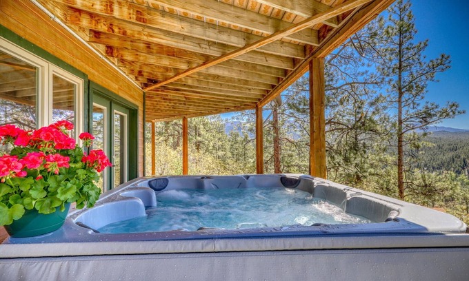 San Juan River Village Casa | See Fall's Changing Colors! Sky Vista Lodge: Private Hot Tub, Close to Wolf Creek Ski Area!