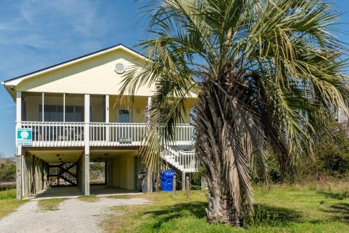 Long Beach Casa | See Otter by Oak Island Accommodations
