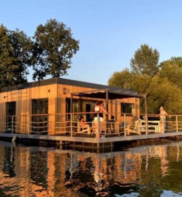Vaux-sur-Seine Casa | SeineHouse - Maison flottante (HouseBoat) - Séjour magique sur l'eau
